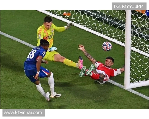 西甲大战切尔西狂胜里昂五球大捷引发转会风波与热议